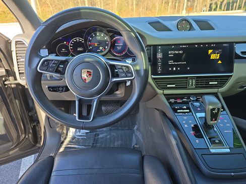 Used 2020 Porsche Cayenne Base image 18