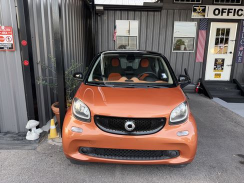 Used 2016 smart fortwo passion RWD image 31