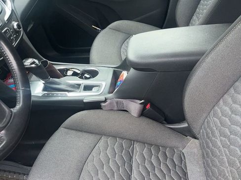 Used 2019 Chevrolet Equinox LT w/ Driver Convenience Package FWD image 9