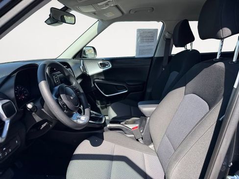 Used 2022 Kia Soul LX w/ Technology Package FWD image 9