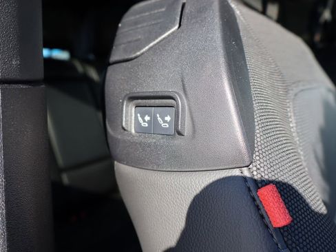 Used 2023 Land Rover Defender 90 X-Dynamic SE image 47