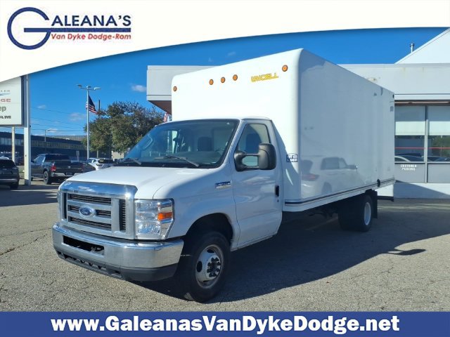 Used 2017 Ford E-350 and Econoline 350 Super Duty w/ Exterior Upgrade Package RWD image 1