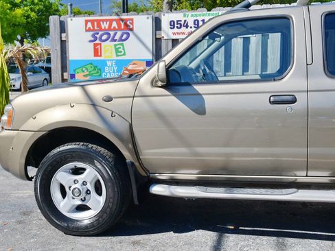 Used 2001 Nissan Frontier SE image 6