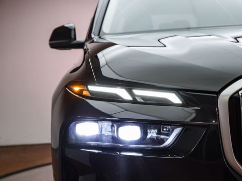 Certified 2024 BMW X7 xDrive40i image 8