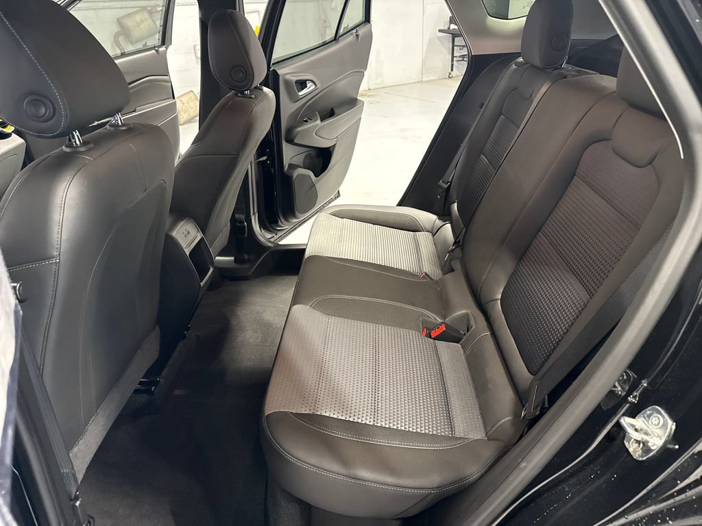 Used 2024 Chevrolet Trax LT FWD image 35