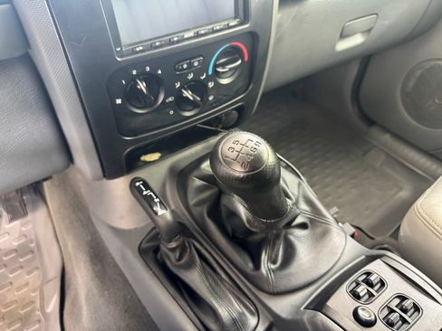 Used 2005 Jeep Liberty Renegade w/ Luxury Group AWD/4WD image 17