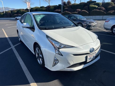 Used 2017 Toyota Prius Three Touring image 1