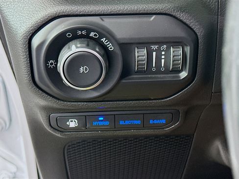 Used 2022 Jeep Wrangler Sahara w/ Cold Weather Group image 16