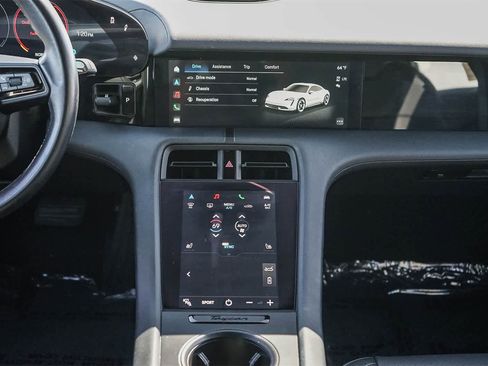 Used 2021 Porsche Taycan image 11