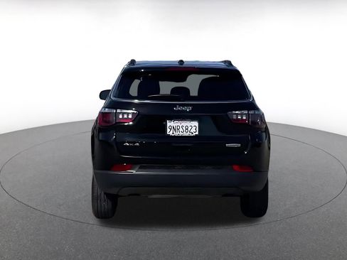 Used 2025 Jeep Compass Latitude image 4