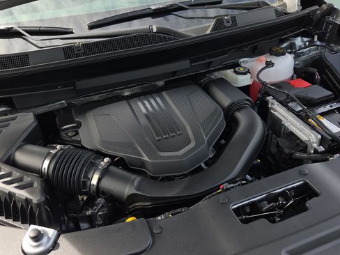 New 2026 Chevrolet Traverse LT w/ Driver Confidence Package FWD image 12