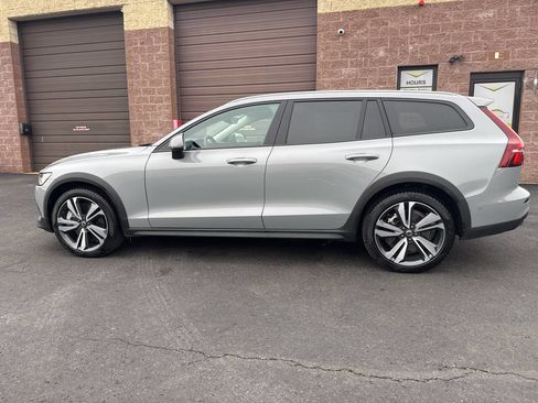 Used 2025 Volvo V60 B5 Cross Country Plus image 26