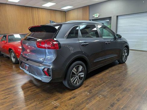 Used 2020 Kia Niro LXS FWD image 6
