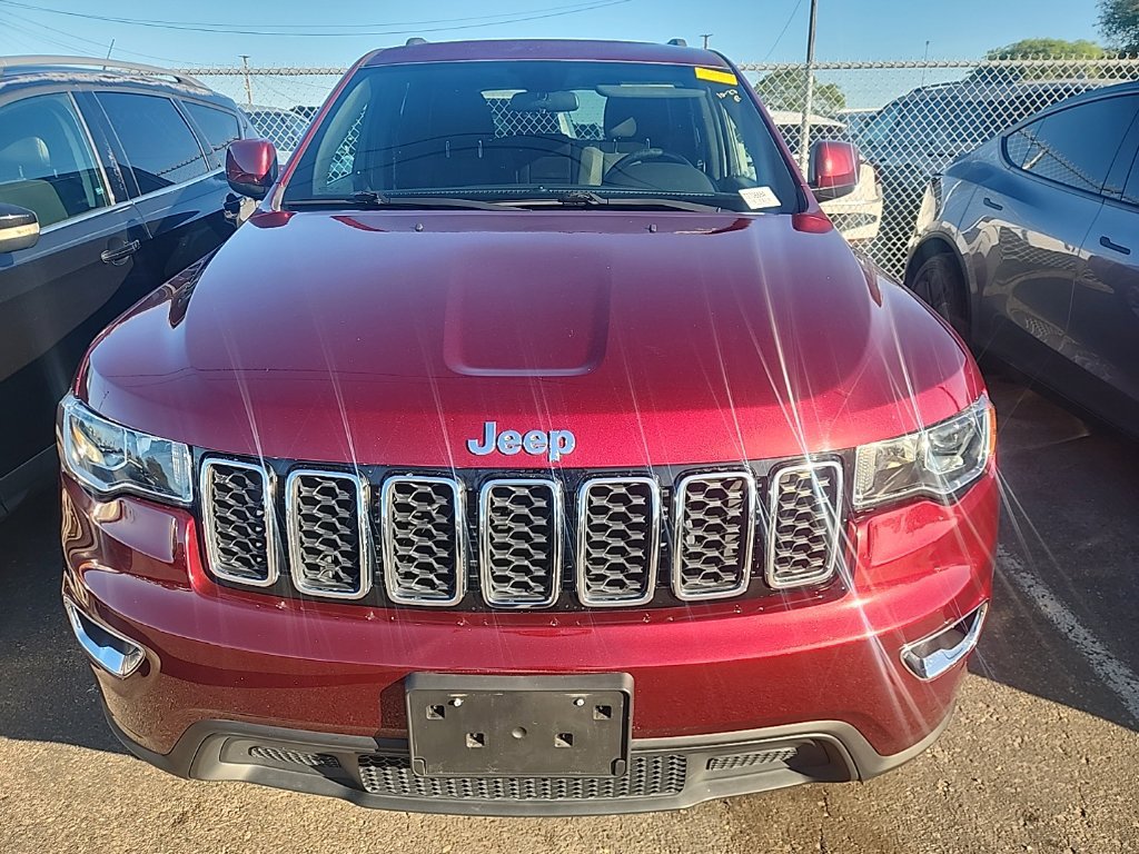 Used 2021 Jeep Grand Cherokee Laredo AWD/4WD image 2
