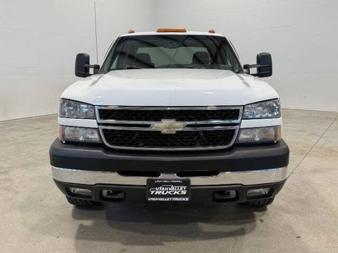 Used 2007 Chevrolet Silverado 2500 LT w/ Heavy-Duty Power Package AWD/4WD image 3