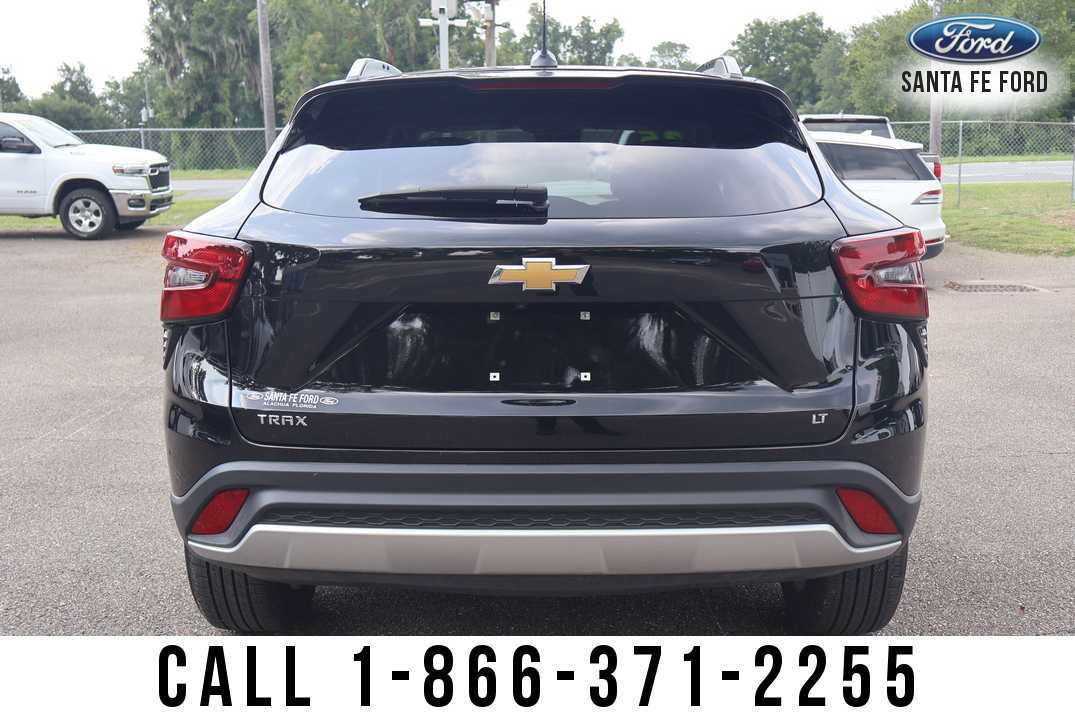 Used 2025 Chevrolet Trax LT w/ LT Convenience Package FWD image 5