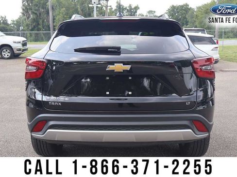 Used 2025 Chevrolet Trax LT w/ LT Convenience Package FWD image 5