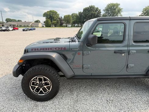 Used 2025 Jeep Wrangler Unlimited Rubicon w/ Convenience Group AWD/4WD image 26