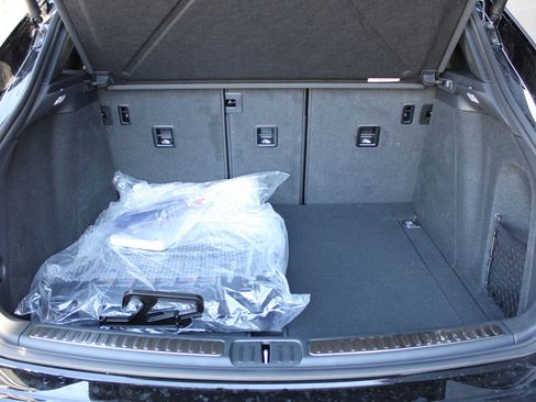 New 2025 Porsche Macan image 23