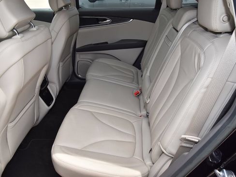 Used 2019 Lincoln Nautilus Select FWD image 13