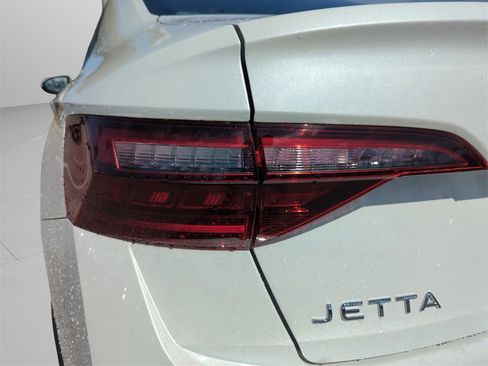 Used 2024 Volkswagen Jetta SE image 18