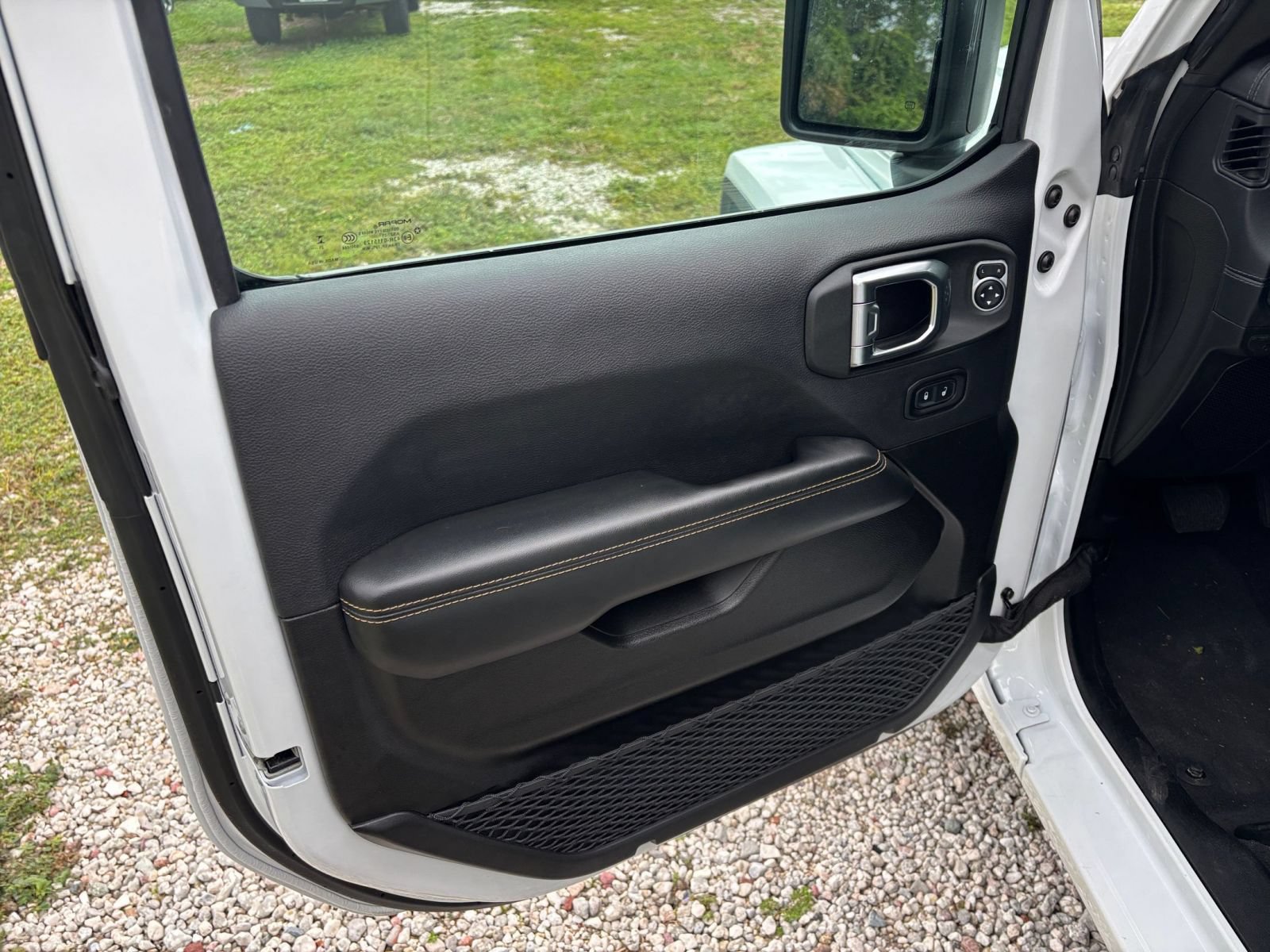 Used 2025 Jeep Wrangler Unlimited Sahara AWD/4WD image 18