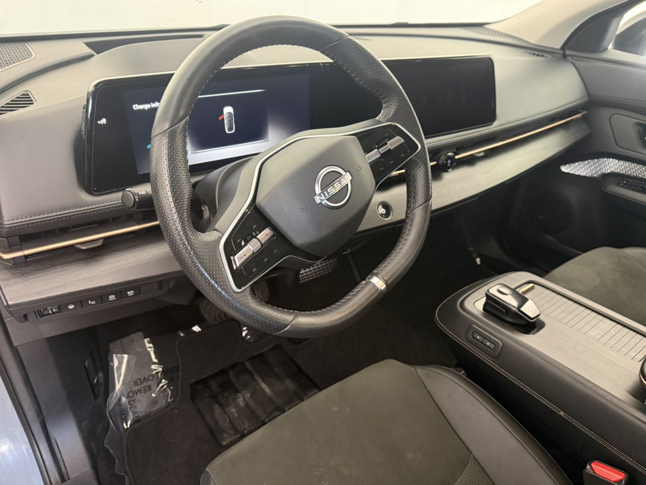 Used 2024 Nissan Ariya AWD image 17