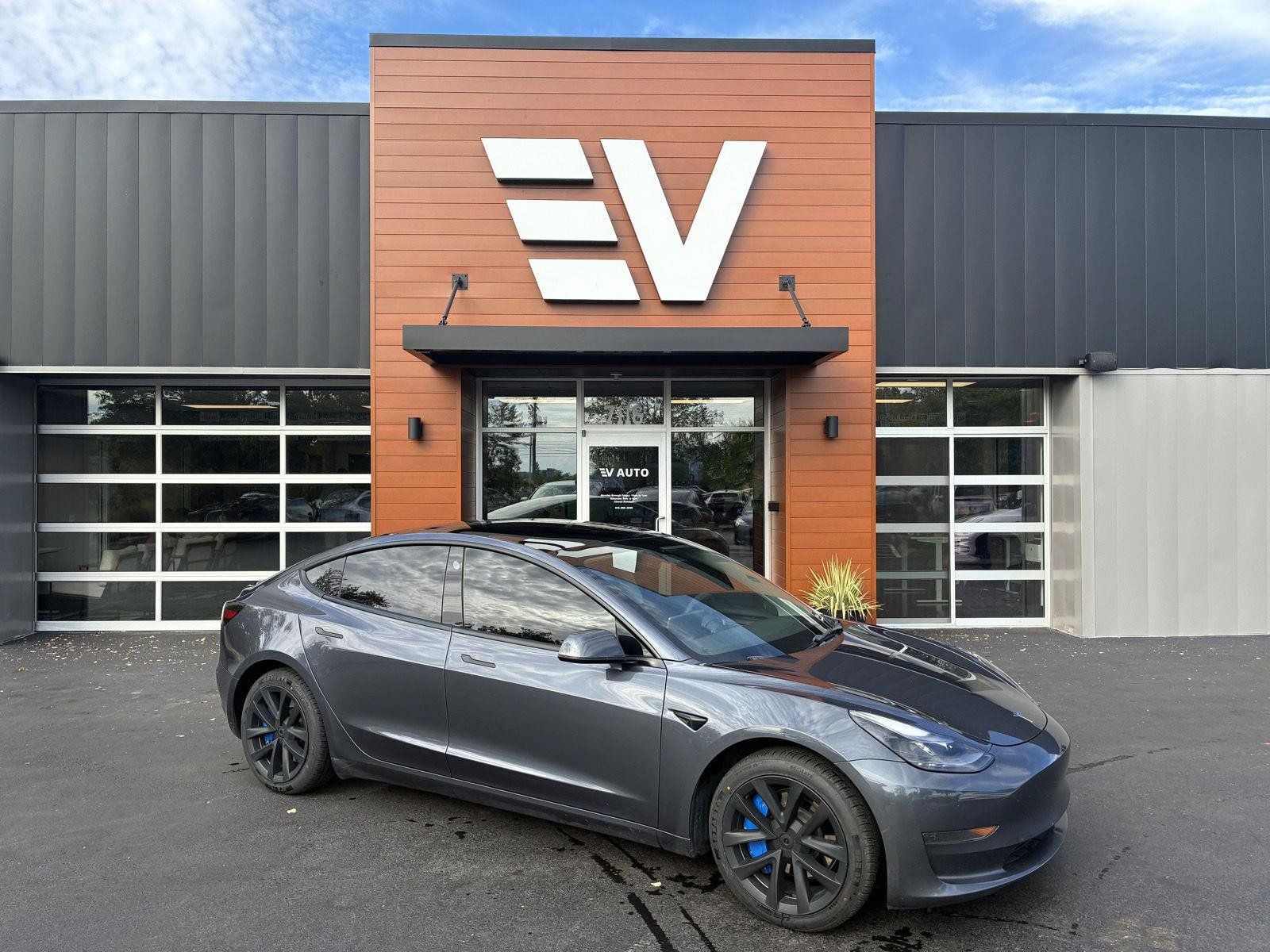 Used 2023 Tesla Model 3 Standard Range RWD image 1