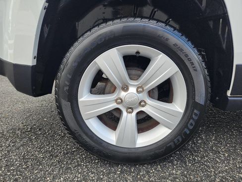 Used 2017 Jeep Patriot Latitude image 12