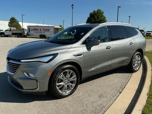 Used 2023 Buick Enclave Essence w/ Experience Buick Package AWD/4WD image 3