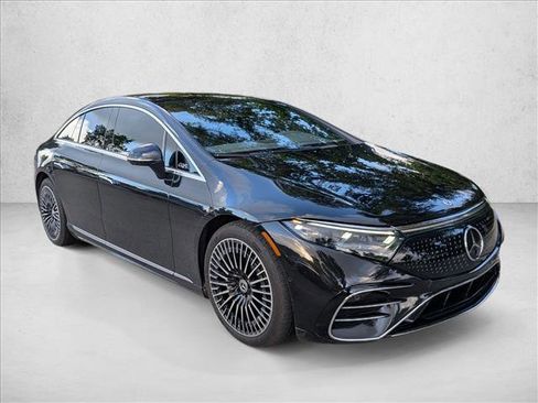 Certified 2022 Mercedes-Benz EQS 580 4MATIC Sedan image 3