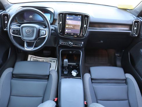 Used 2024 Volvo C40 Recharge Core image 9