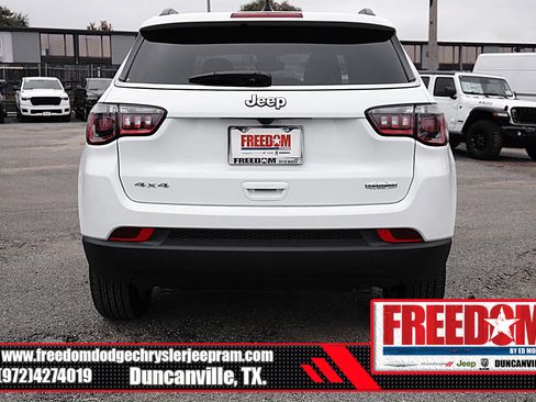 New 2026 Jeep Compass Latitude image 4