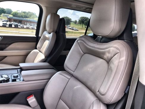 Used 2024 Lincoln Navigator L Reserve image 11