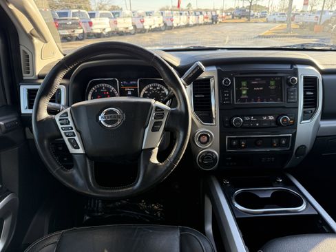 Used 2019 Nissan Titan PRO-4X w/ Pro-4x Convenience Package image 16