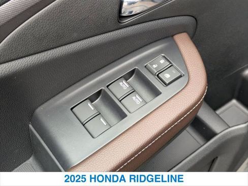 Certified 2025 Honda Ridgeline RTL image 13