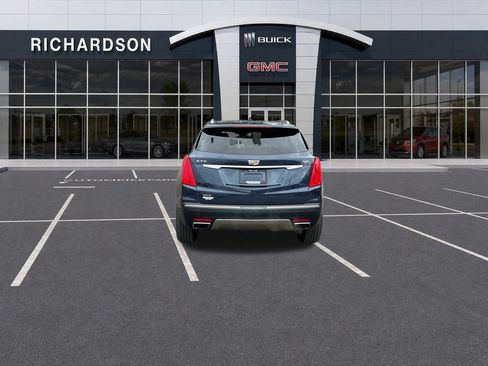 Used 2018 Cadillac XT5 Platinum w/ Driver Assist Package AWD/4WD image 4