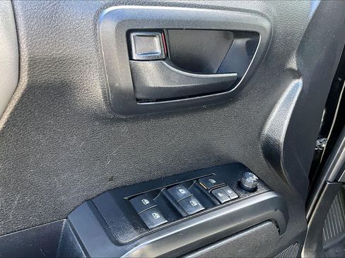 Certified 2023 Toyota Tacoma SR AWD/4WD image 31