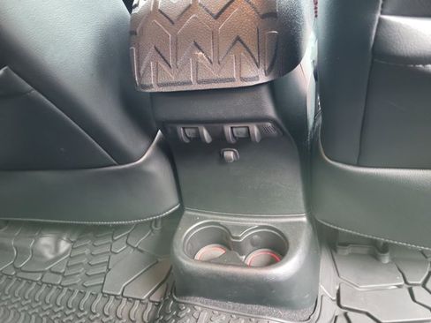 Certified 2018 Jeep Wrangler Unlimited Rubicon AWD/4WD image 15