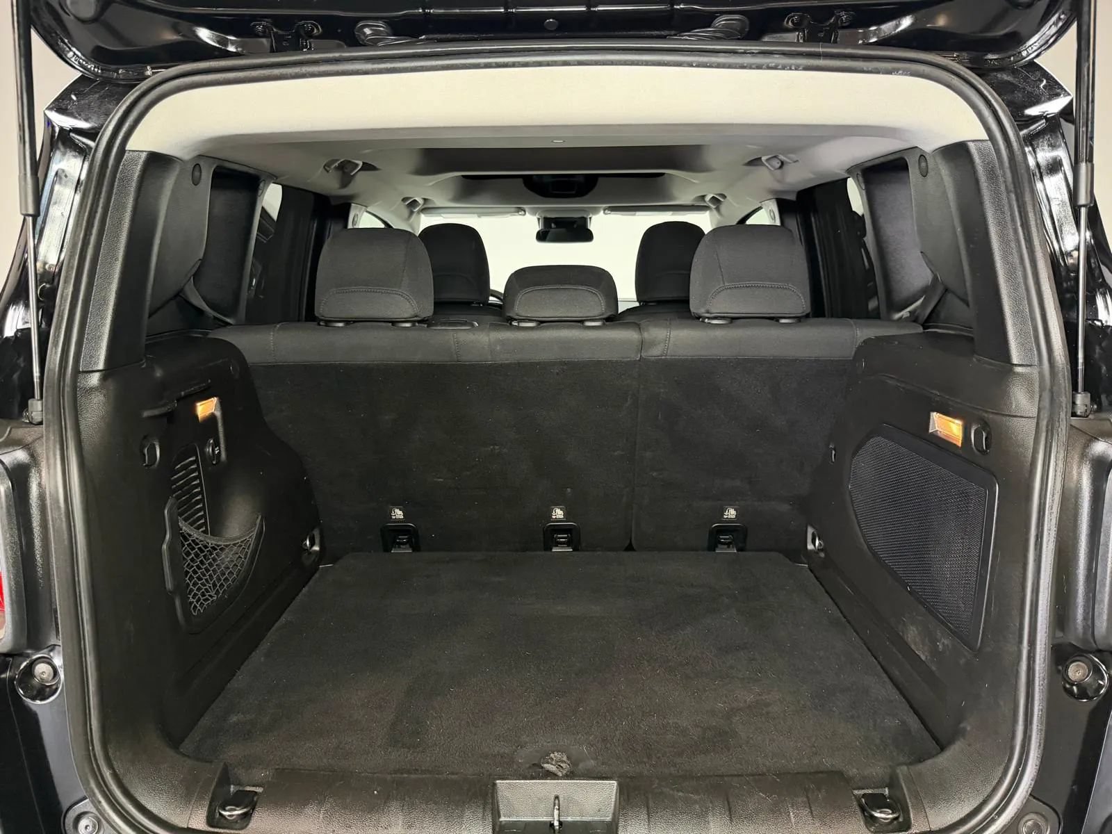 Used 2016 Jeep Renegade 75th Anniversary FWD image 13