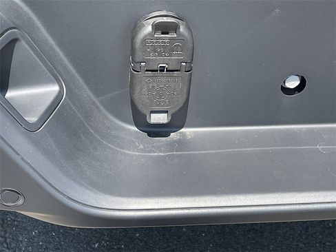 New 2025 Jeep Gladiator High Tide image 26