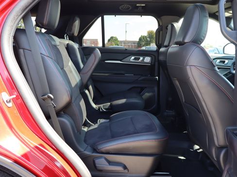 Used 2025 Ford Explorer ST image 14
