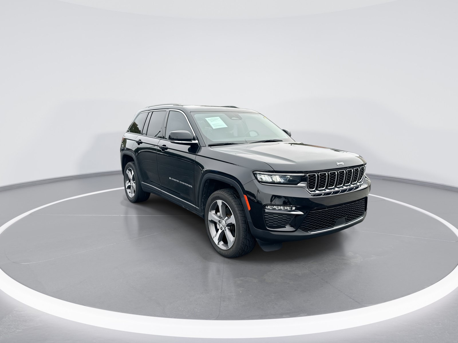 Used 2023 Jeep Grand Cherokee Limited w/ Trailer Tow Prep Group (B) AWD/4WD image 2