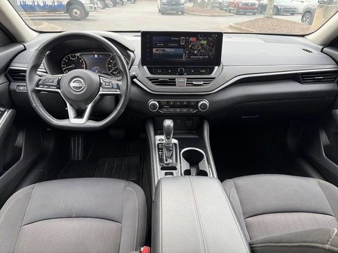 Used 2023 Nissan Altima 2.5 SV w/ SV Premium Package image 10