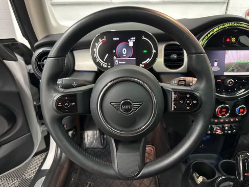Used 2023 MINI Cooper 2-Door Hardtop image 16