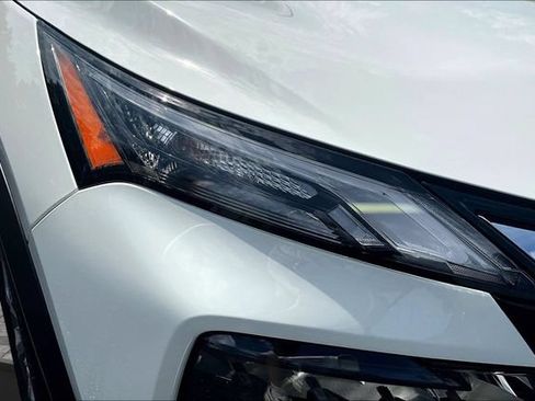 Used 2025 Nissan Rogue S FWD image 30