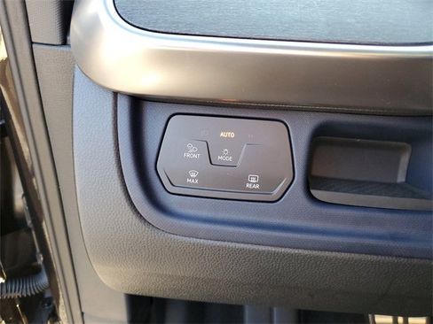 New 2025 Volkswagen ID. Buzz Pro S image 19