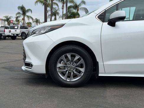Used 2023 Toyota Sienna XLE FWD image 24