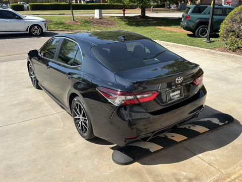 Used 2024 Toyota Camry SE image 11