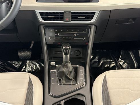 New 2026 Volkswagen Taos SE FWD image 18